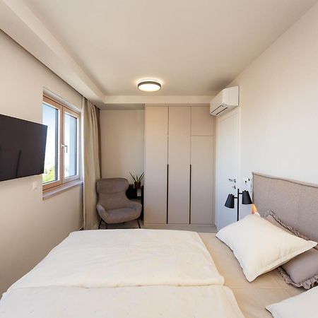 D-Apartment - With Garage And Balcony Zadar Bagian luar foto