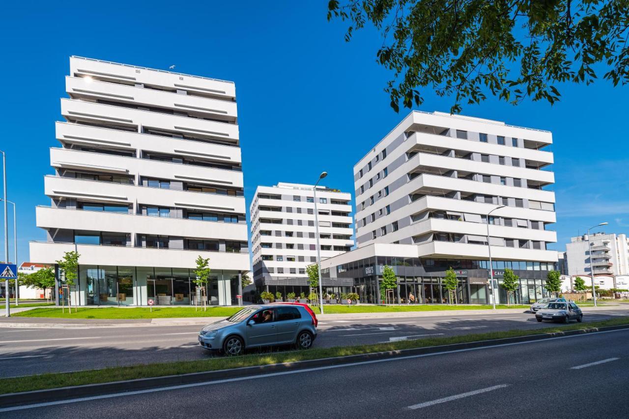 D-Apartment - With Garage And Balcony Zadar Bagian luar foto
