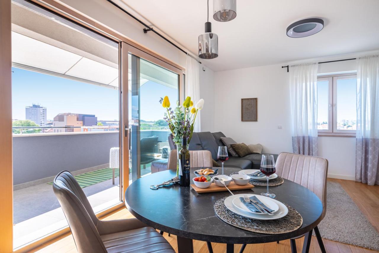 D-Apartment - With Garage And Balcony Zadar Bagian luar foto