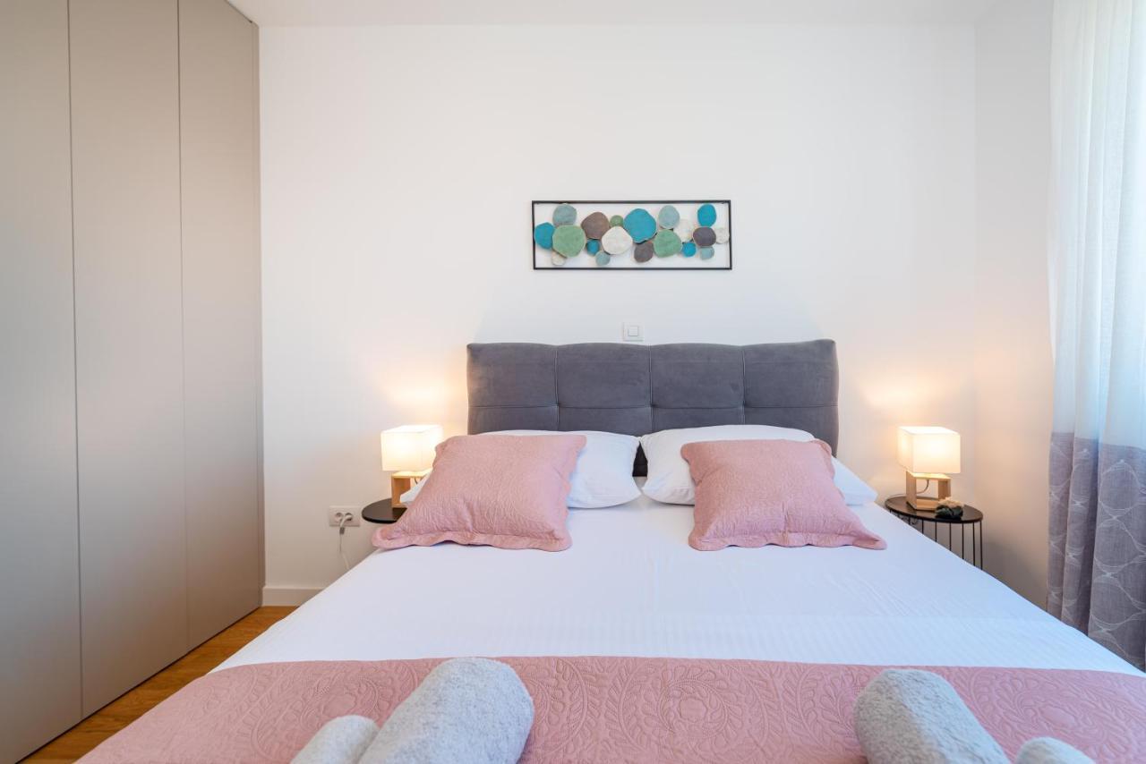D-Apartment - With Garage And Balcony Zadar Bagian luar foto