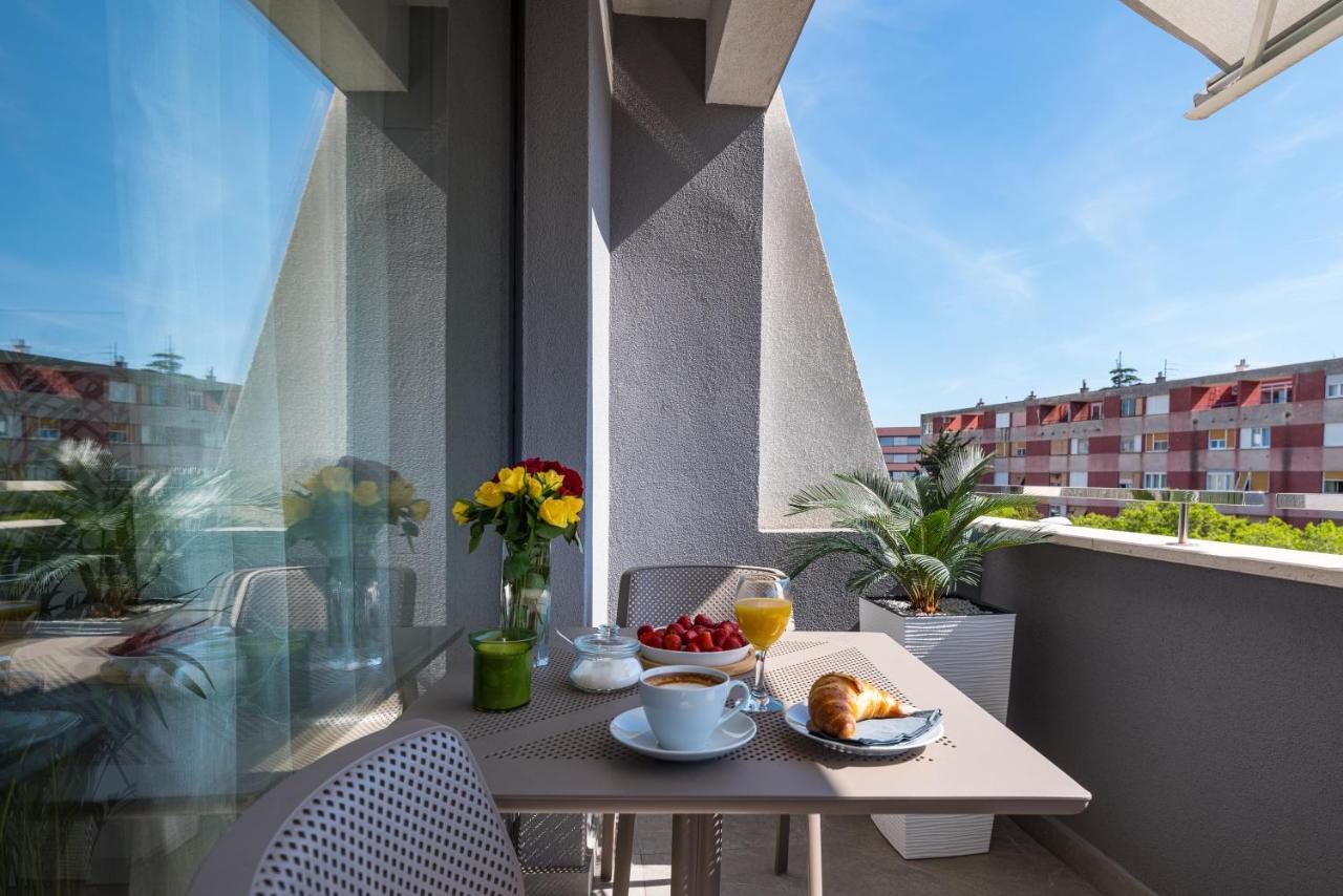 D-Apartment - With Garage And Balcony Zadar Bagian luar foto