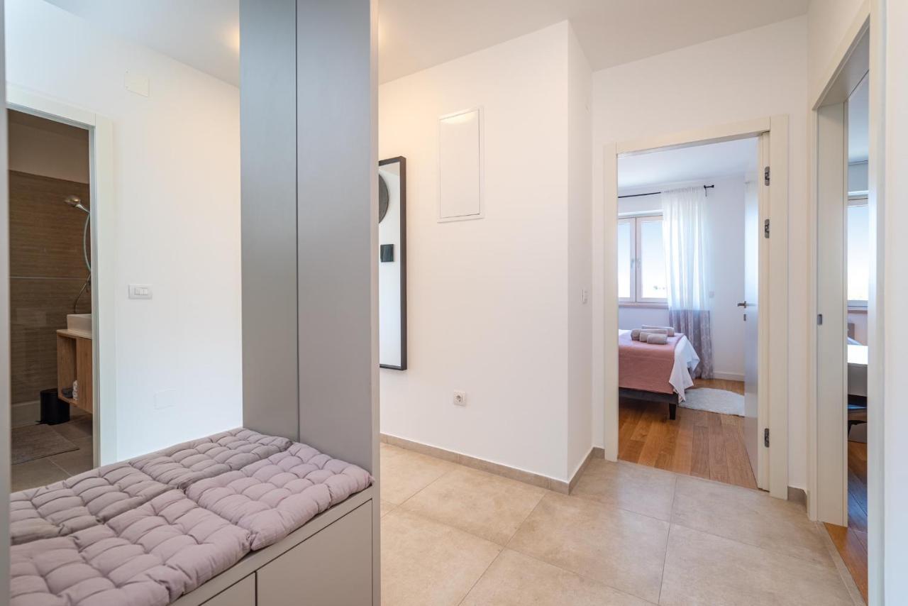 D-Apartment - With Garage And Balcony Zadar Bagian luar foto