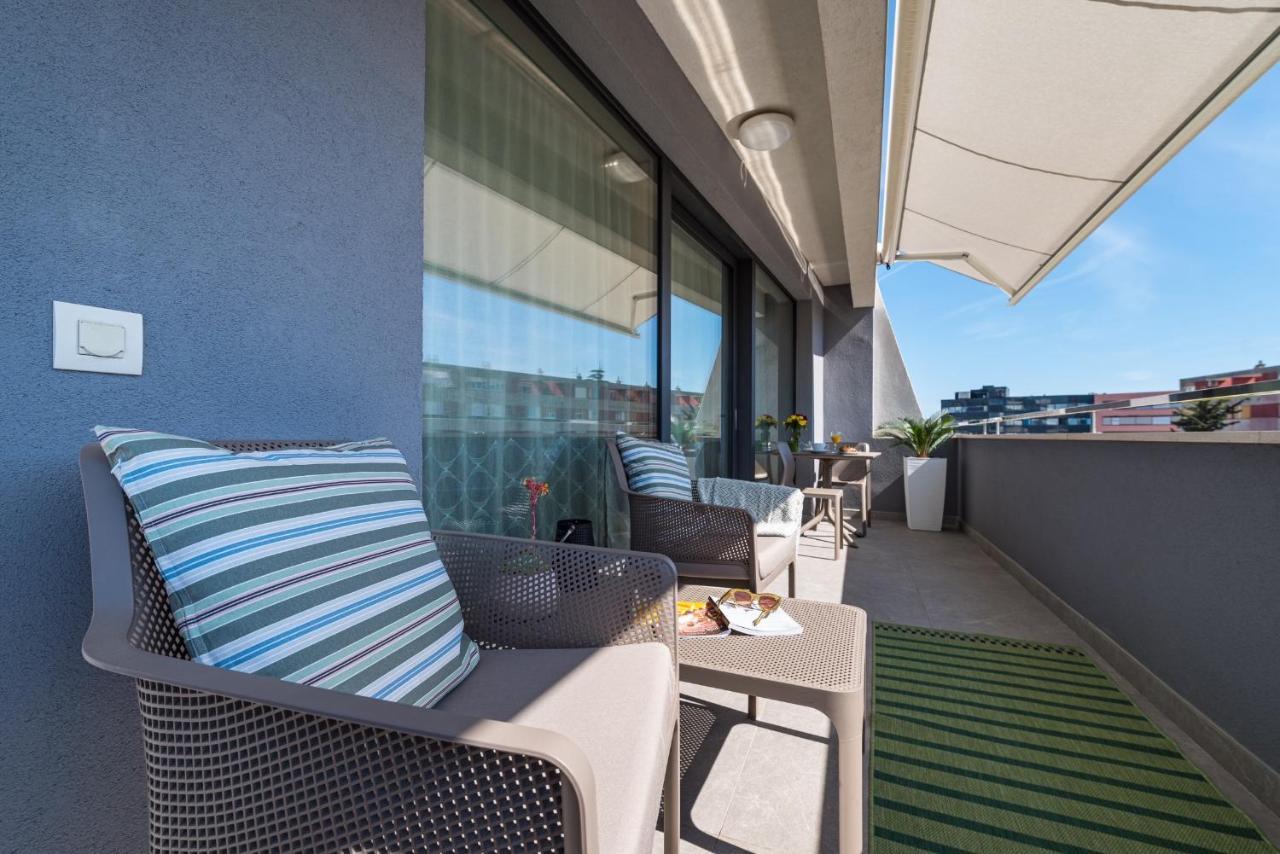 D-Apartment - With Garage And Balcony Zadar Bagian luar foto