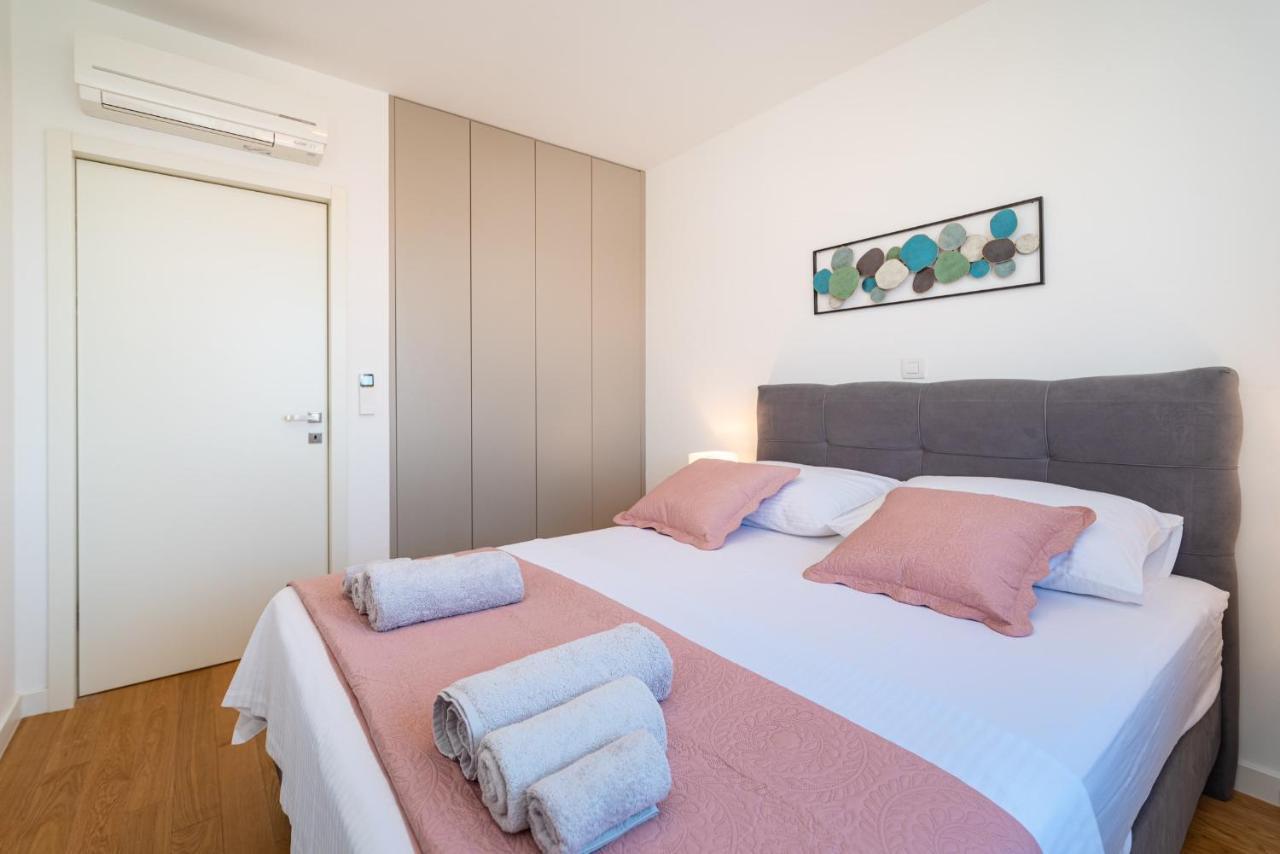 D-Apartment - With Garage And Balcony Zadar Bagian luar foto