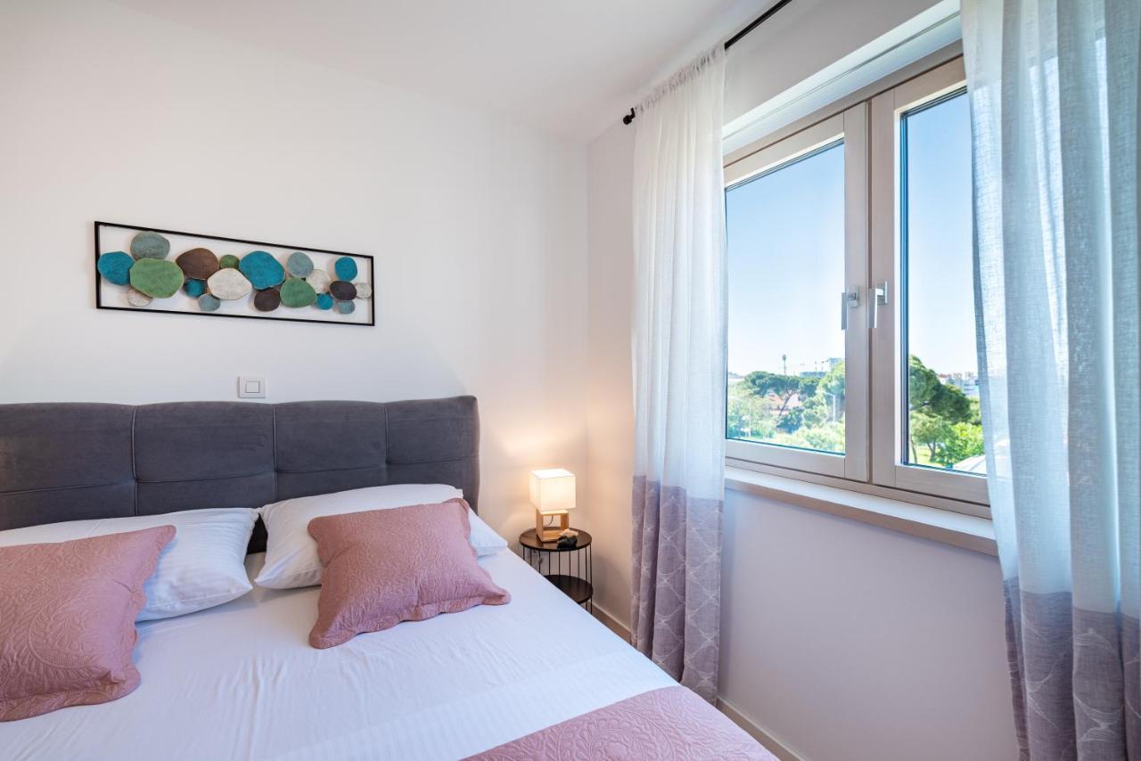 D-Apartment - With Garage And Balcony Zadar Bagian luar foto