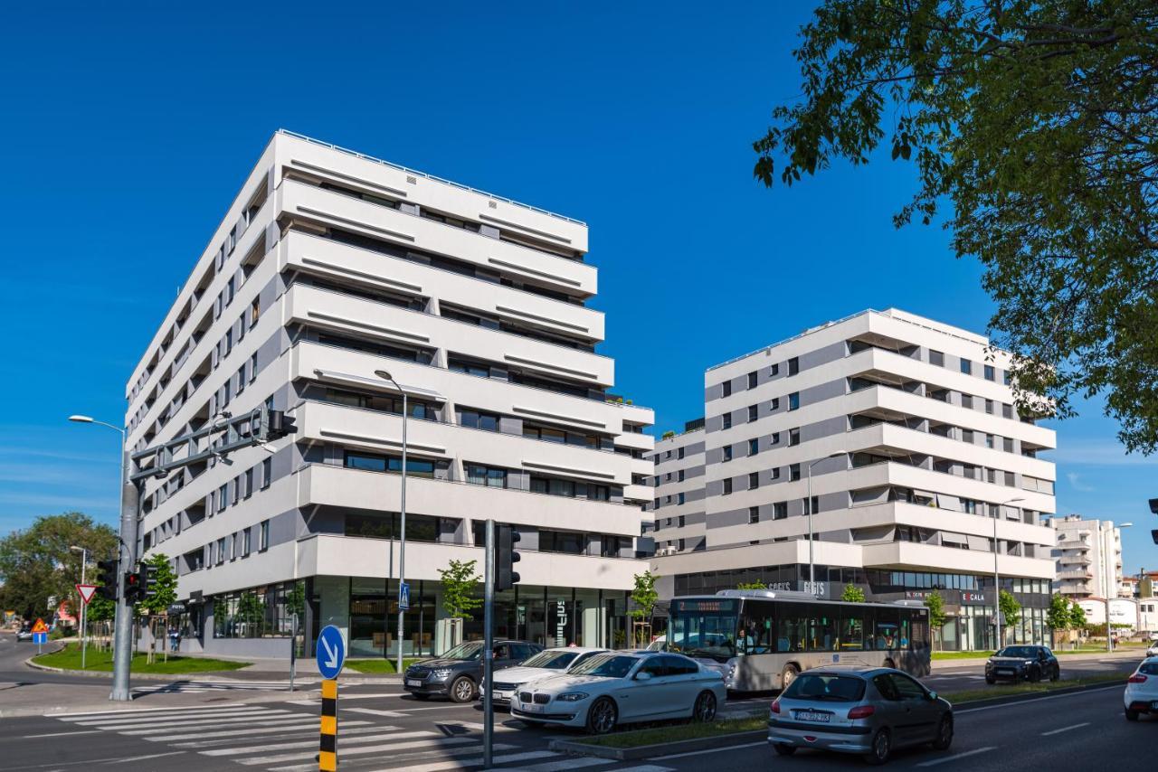 D-Apartment - With Garage And Balcony Zadar Bagian luar foto