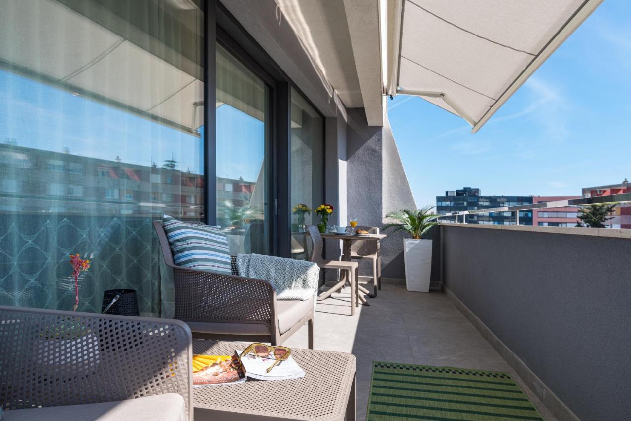 D-Apartment - With Garage And Balcony Zadar Bagian luar foto