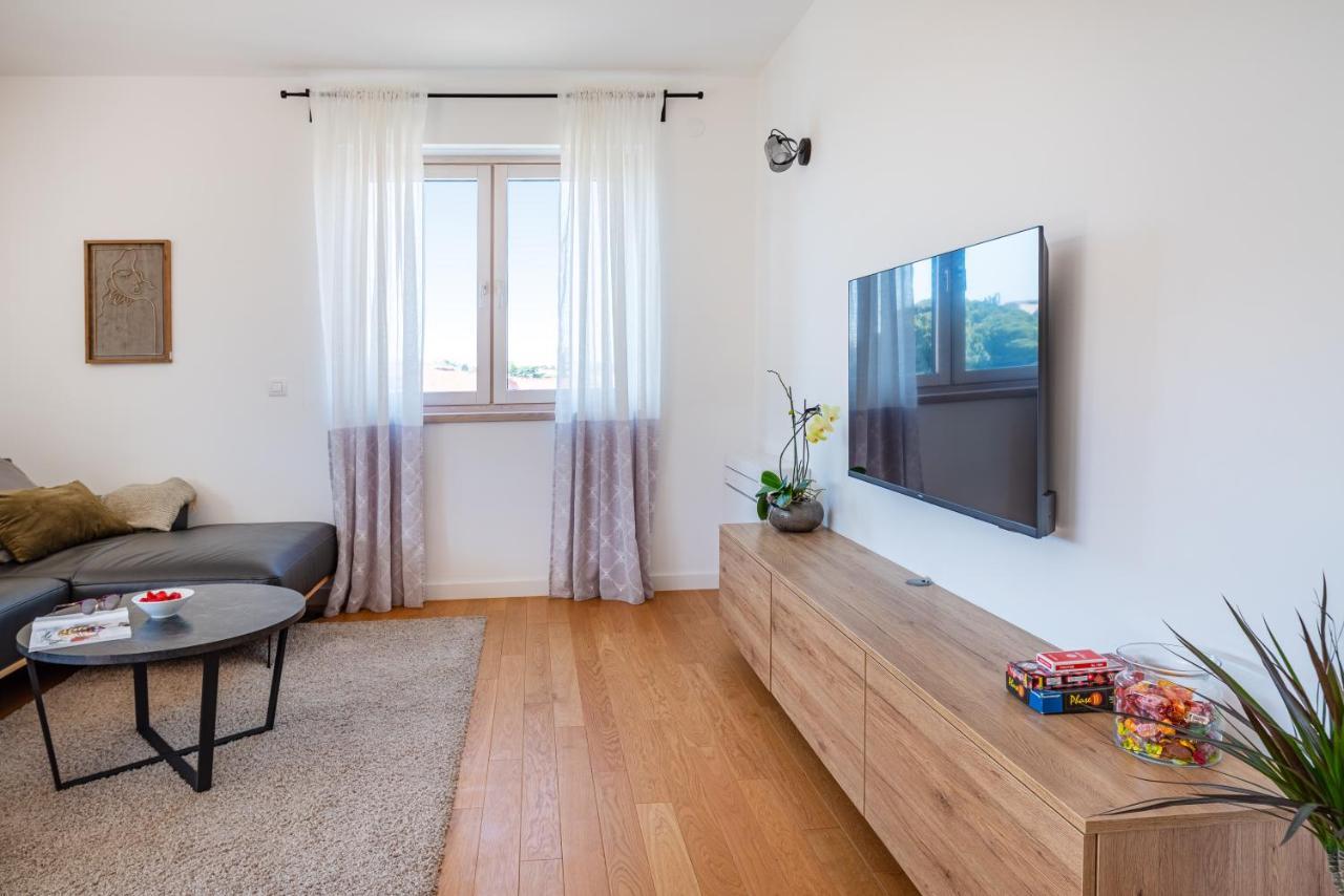 D-Apartment - With Garage And Balcony Zadar Bagian luar foto