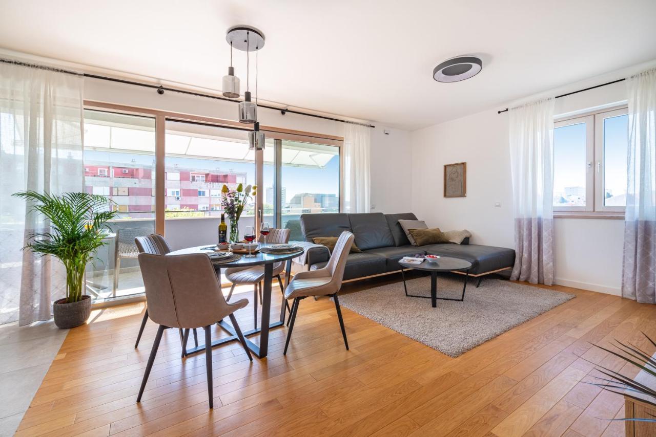 D-Apartment - With Garage And Balcony Zadar Bagian luar foto