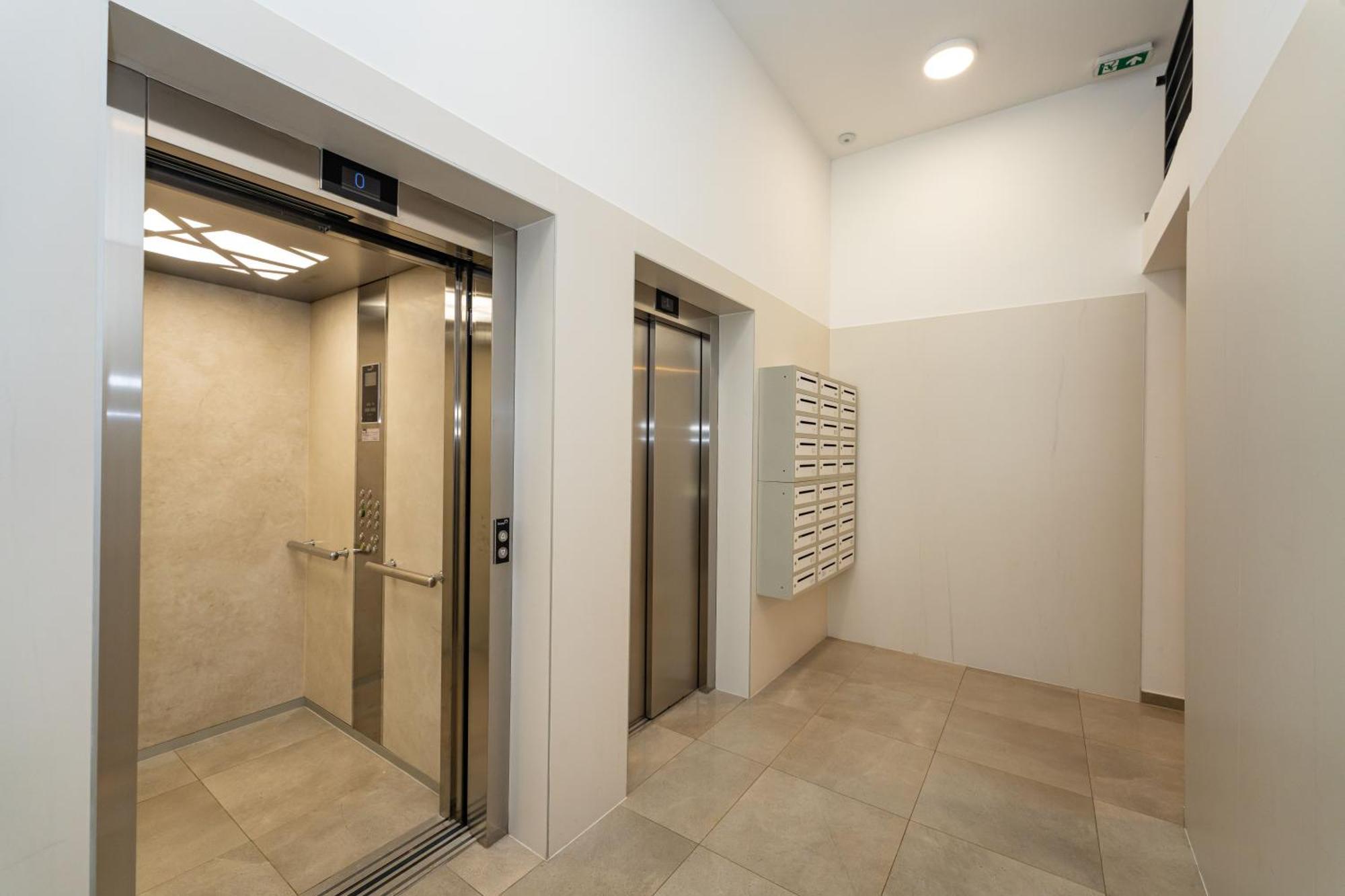 D-Apartment - With Garage And Balcony Zadar Bagian luar foto