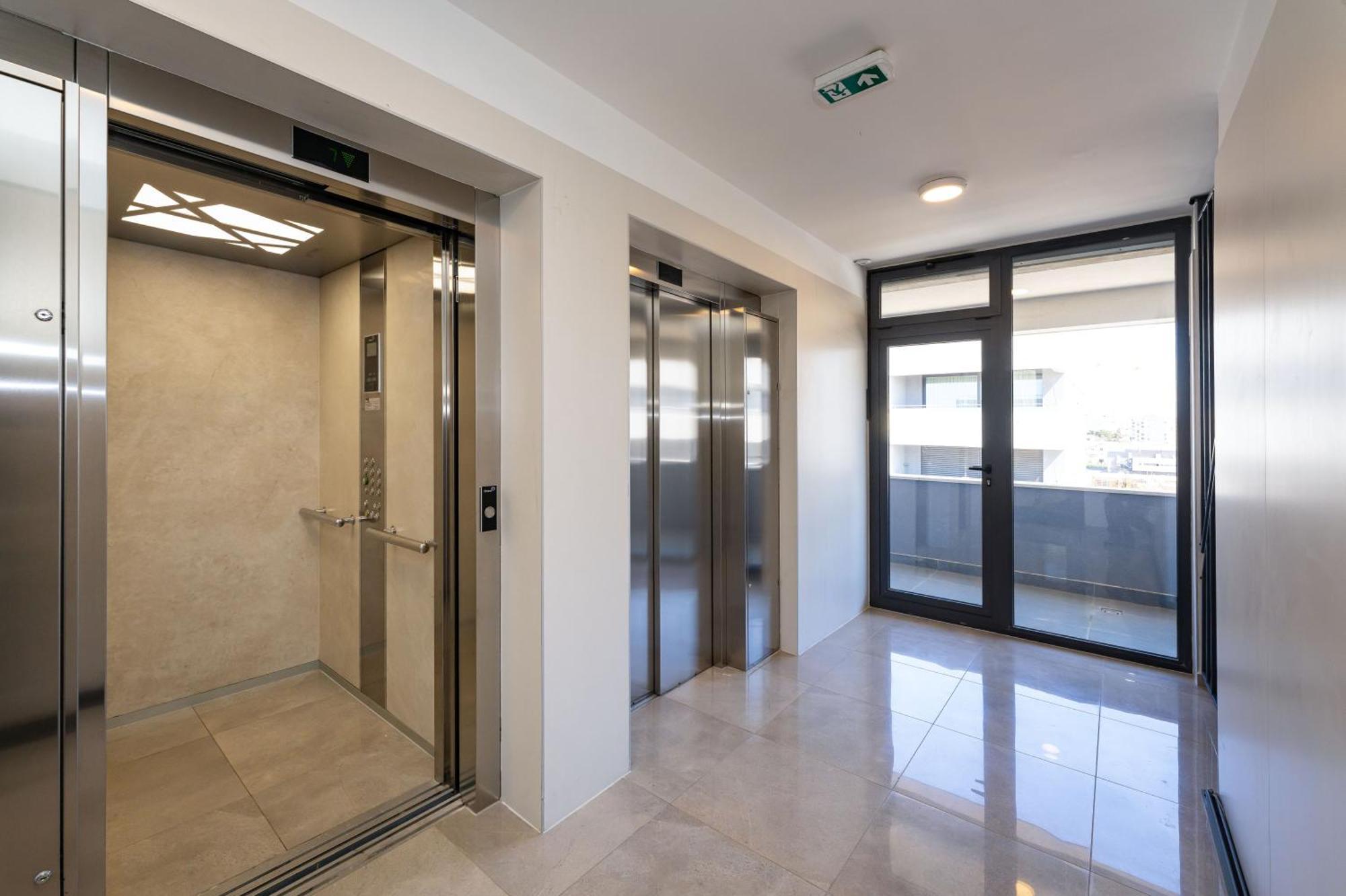 D-Apartment - With Garage And Balcony Zadar Bagian luar foto