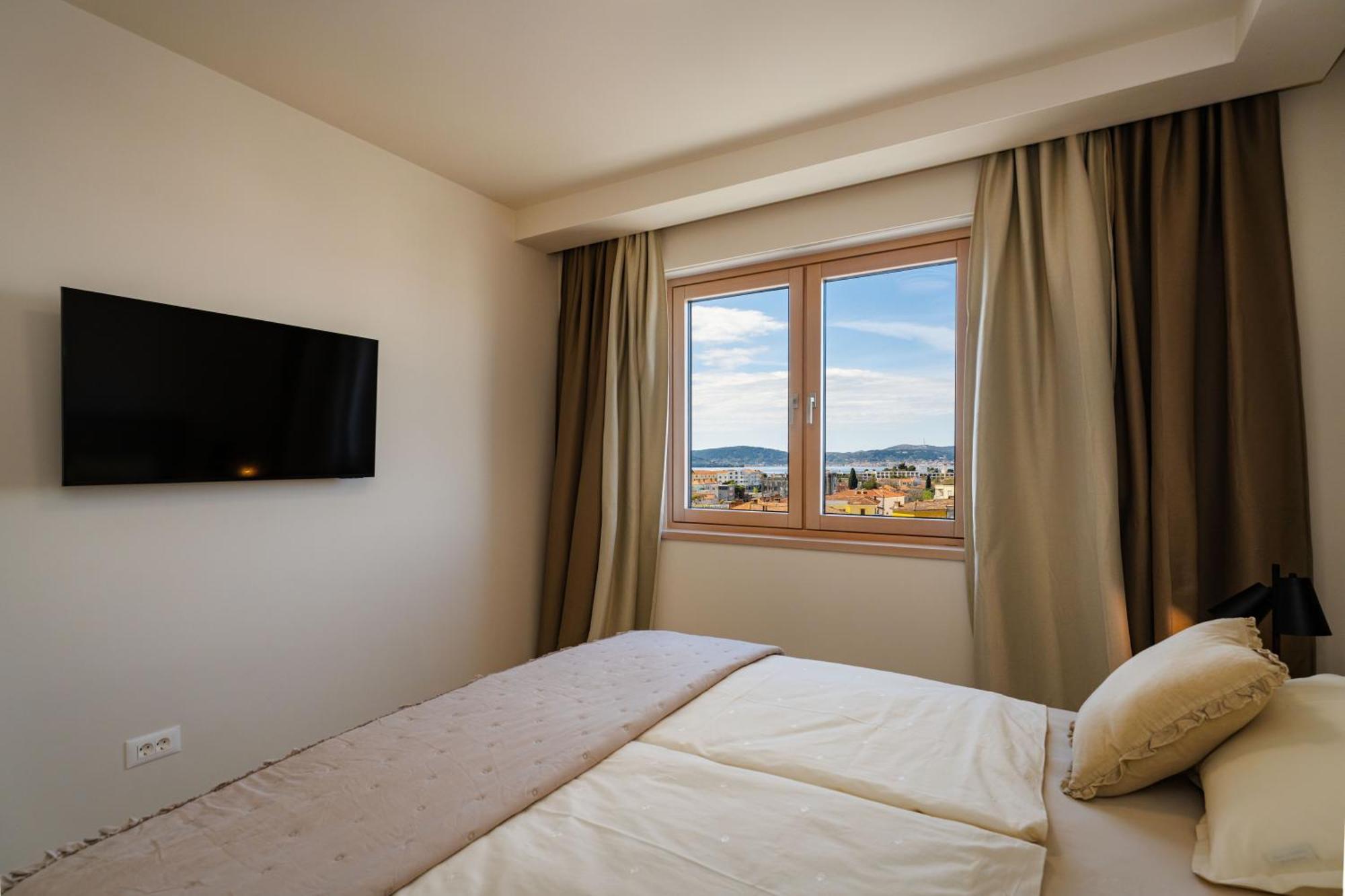 D-Apartment - With Garage And Balcony Zadar Bagian luar foto