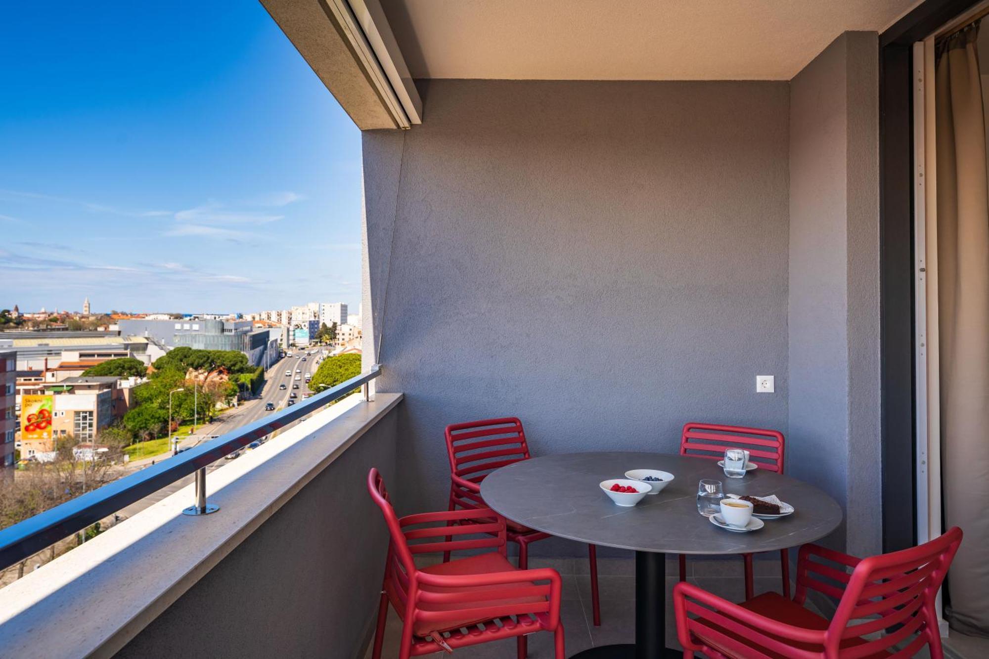 D-Apartment - With Garage And Balcony Zadar Bagian luar foto