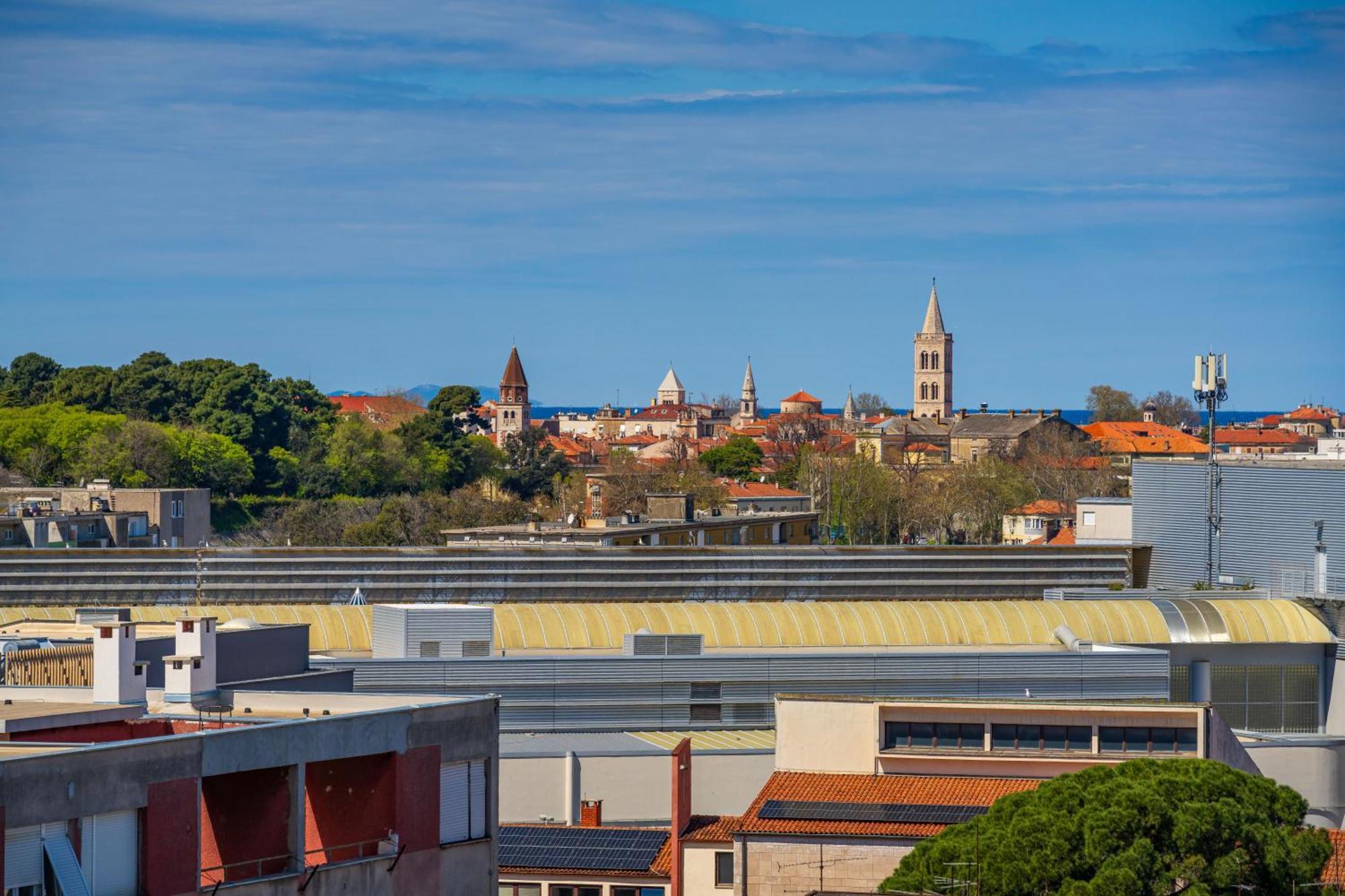 D-Apartment - With Garage And Balcony Zadar Bagian luar foto