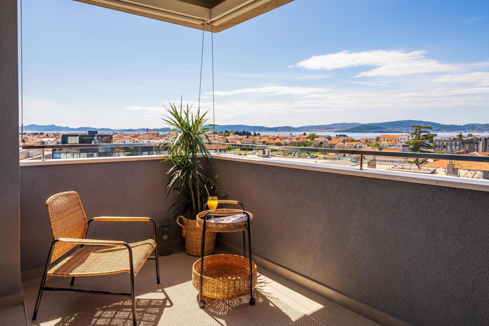 D-Apartment - With Garage And Balcony Zadar Bagian luar foto