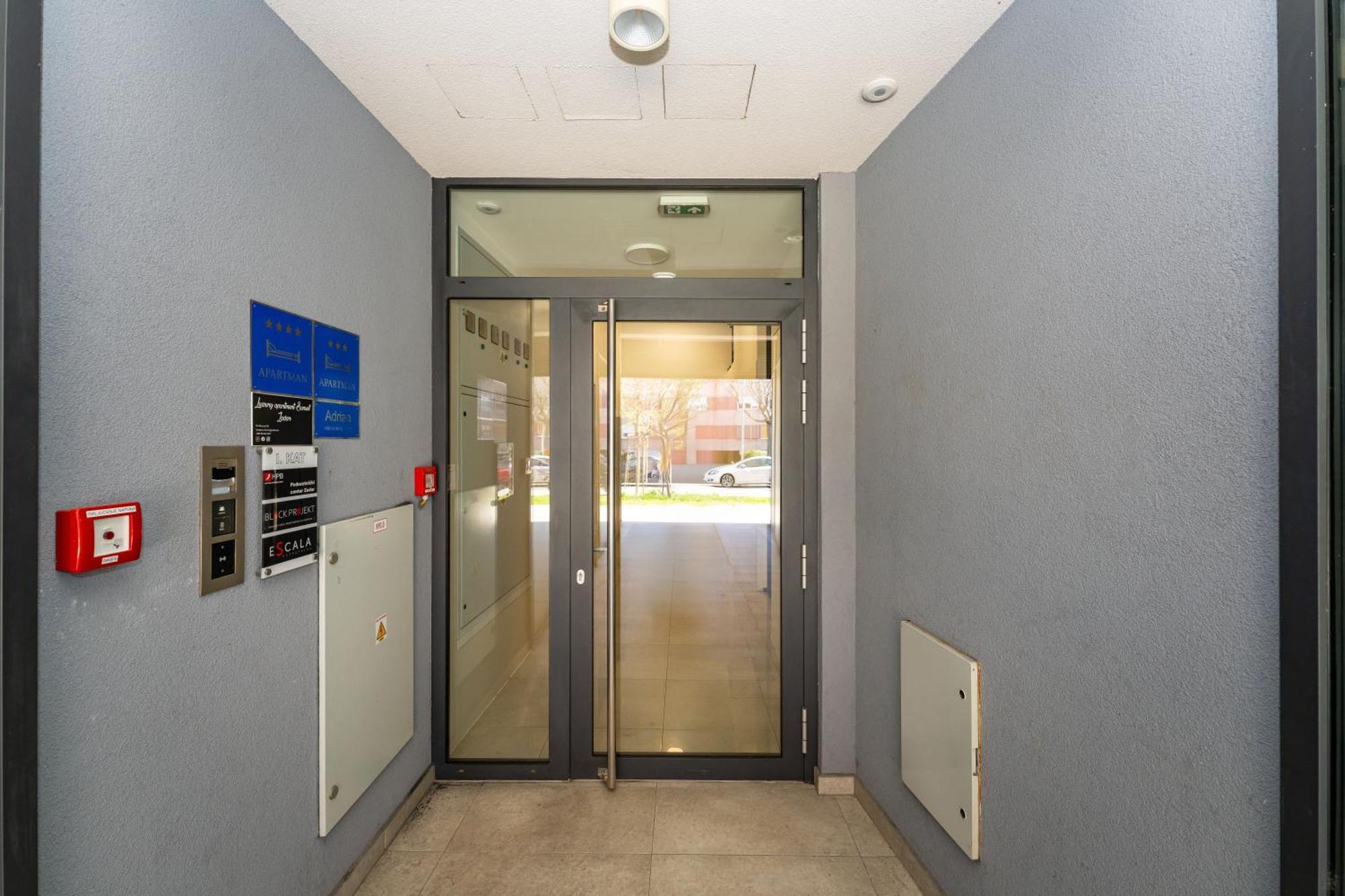 D-Apartment - With Garage And Balcony Zadar Bagian luar foto