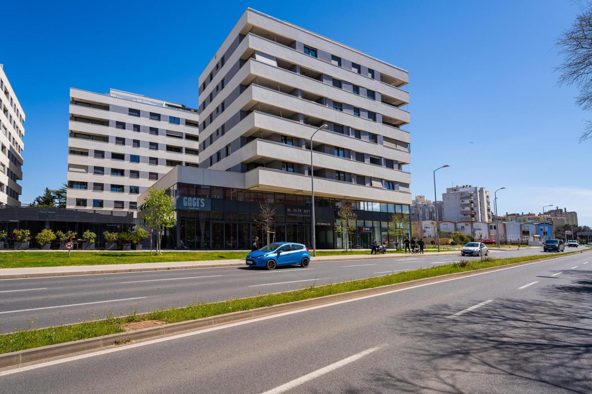 D-Apartment - With Garage And Balcony Zadar Bagian luar foto