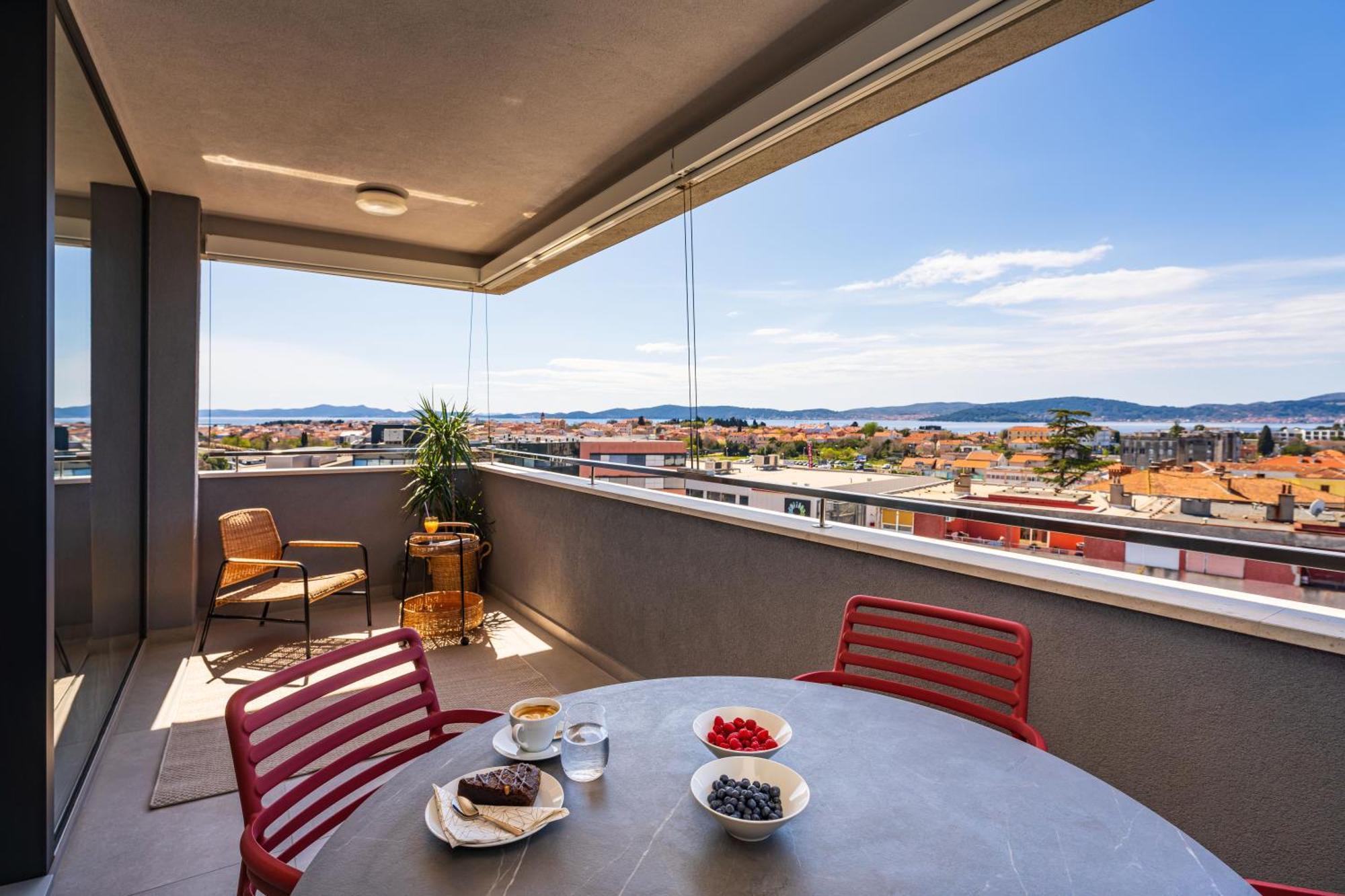 D-Apartment - With Garage And Balcony Zadar Bagian luar foto
